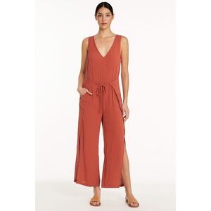 Sleeveless Jumpsuit with Pockets and Side Slits‎ - Casual Chic Medium